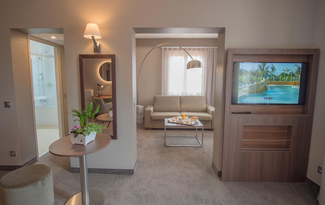 Hotel Lou Castelet Карос Екстериор снимка