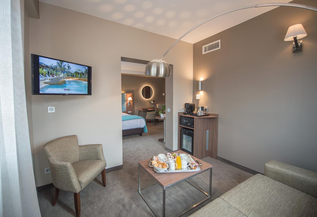Hotel Lou Castelet Карос Екстериор снимка